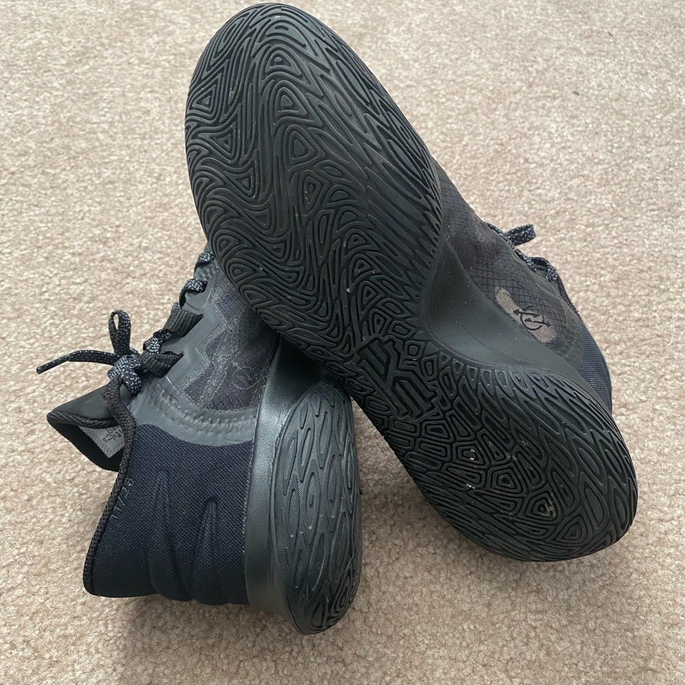 Kyrie Flytrap V - image 5